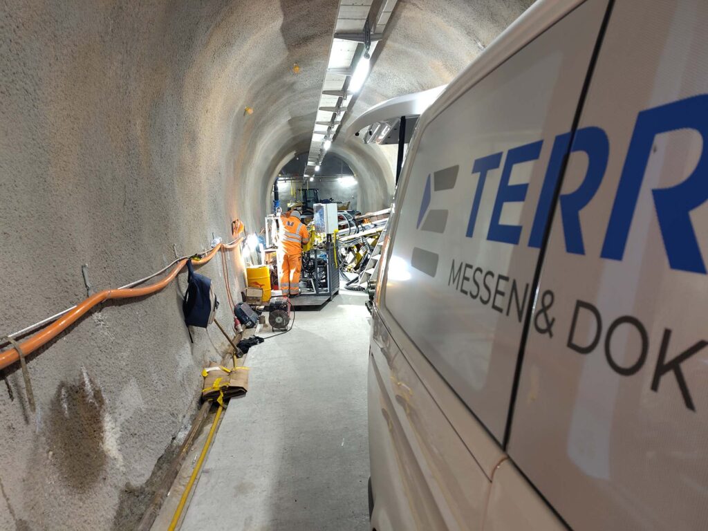 Tunnelbau Gotthard 2. Röhre Airolo mit Bohrlochmessungen und Vortrieb im Fels